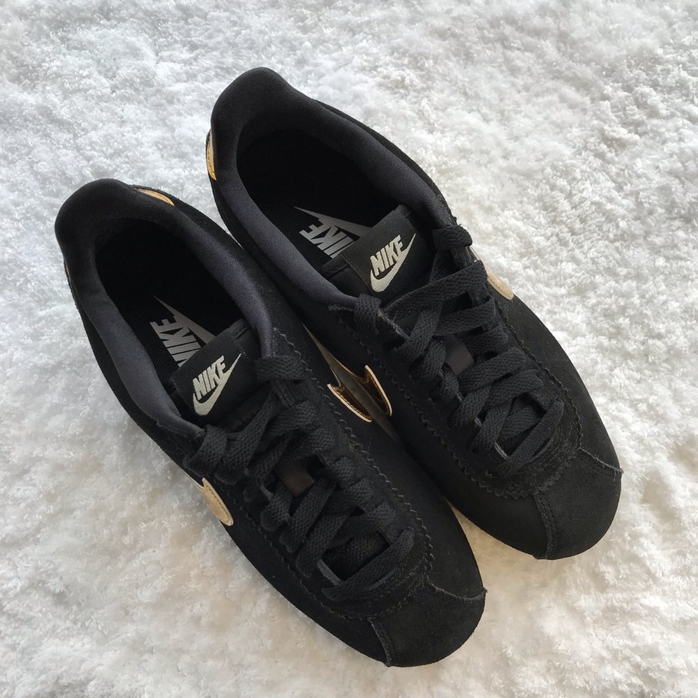 NEW Nike Classic Cortez SE - **Various Sizes** - Picture 3 of 5